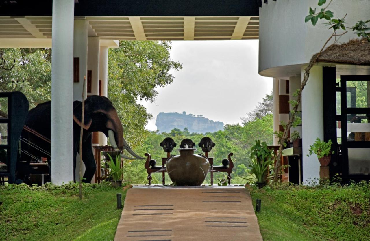 The Elephant Corridor Hotel Sigiriya Exterior photo