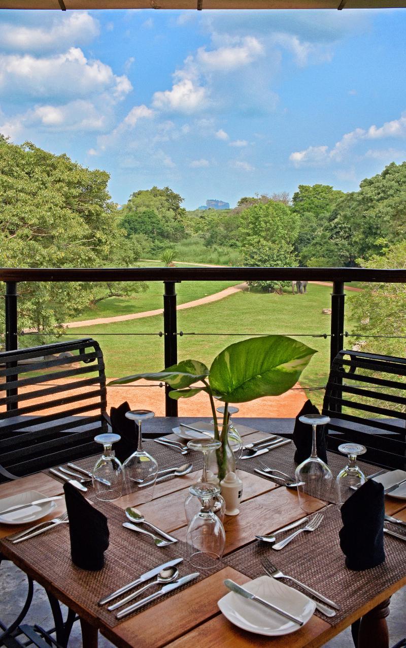 The Elephant Corridor Hotel Sigiriya Exterior photo